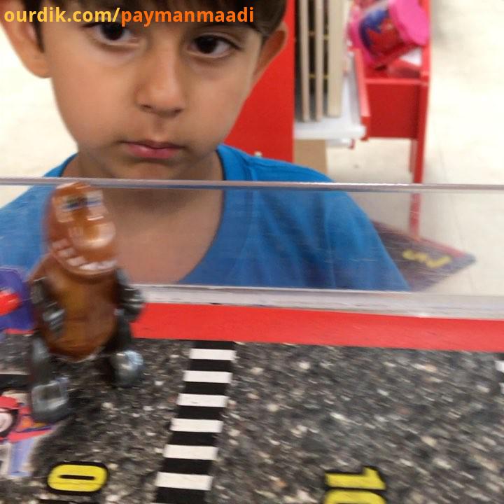 خودش تنش میخاره ها dinasours son