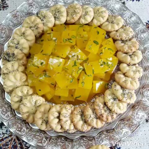 کلوچه مسقطی شیراز یک از سوغاتی های شیراز که بیشتر برای مراسمها ازش استفاده میکنن یک کلوچه را همراه
