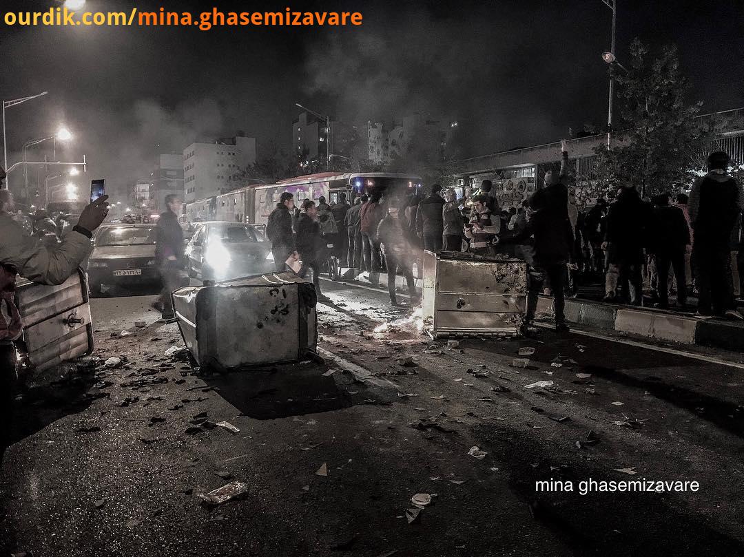اینجا تهران، به وسعت همه ایران...دولت مردم باهم جوری رفتار کنیم که دشمن شاد نشیم مسایل داخلی کشورم