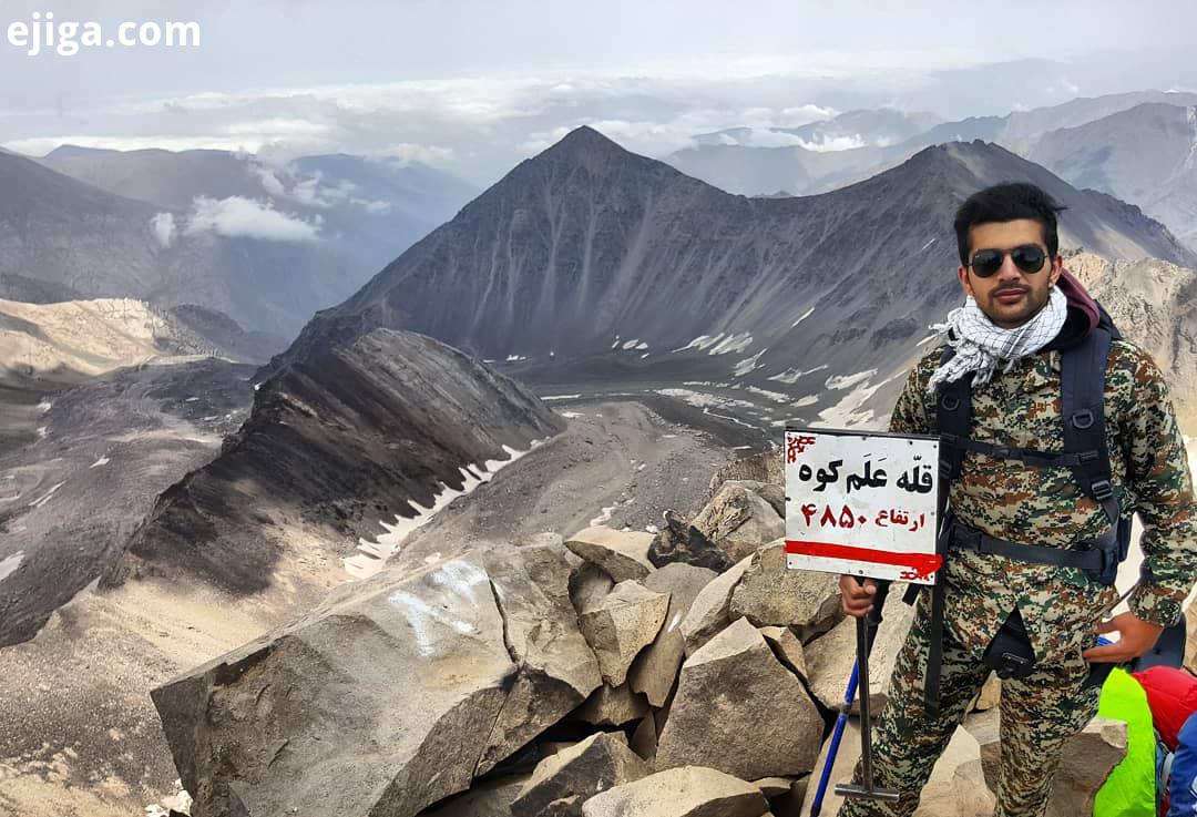 علم کوه ۴۸۵۰ متر کوهنوردی جوان جوانی جوانان طبیعت طبیعتگردی طبیعت گردی کوه کوهنوردی