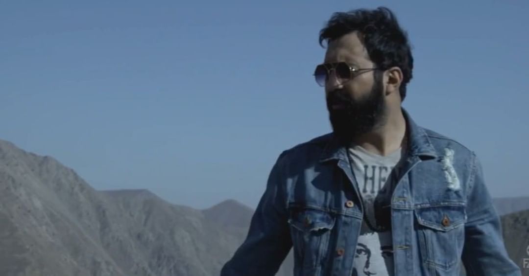 بهت نزدیکتر مى شم...موزیک ویدیوى تلقین رو مى تونید در سایت هاى معتبر کانال تلگرام همین صفحه ببینید