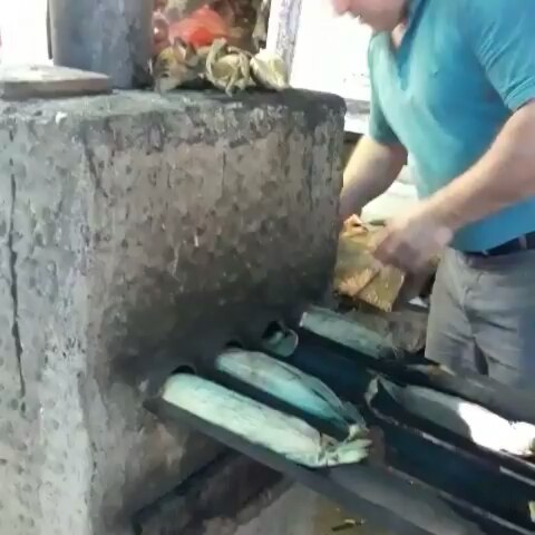 شمال بهشت ایران روش جالب ابتکاری از یک جوان گیلانی برای پخت بلال..که کاملا مغز پخت میشه..جالب تر