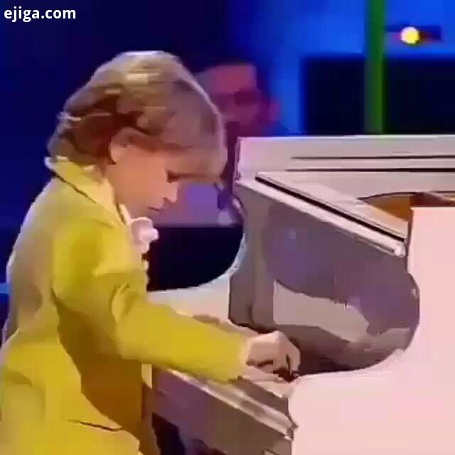 پیانو نوازی هنرمند خردسال پیانو پیانو نوازی نوازنده پیآنو موسیقی