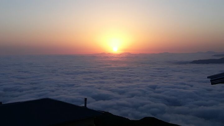 شمال بهشت ایران طلوع آفتاب از اقیانوس ابر فیلبند دعوت کن به تماشای این لحظه فوق العاده زیب