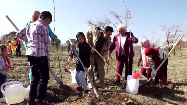 dariushfarziaee amoopoorang یکی از سکانهای قشنگ محله گل بلبل که در خصوص درختکاری بود ، انشاالله پخ