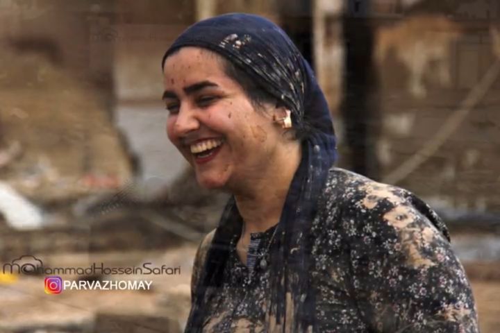 نمی دونم چی می تونه اندکی از اندوه بی پایان شما رو کم کنه اما خواندن نغمه ای نواختن سازی کمترین کا