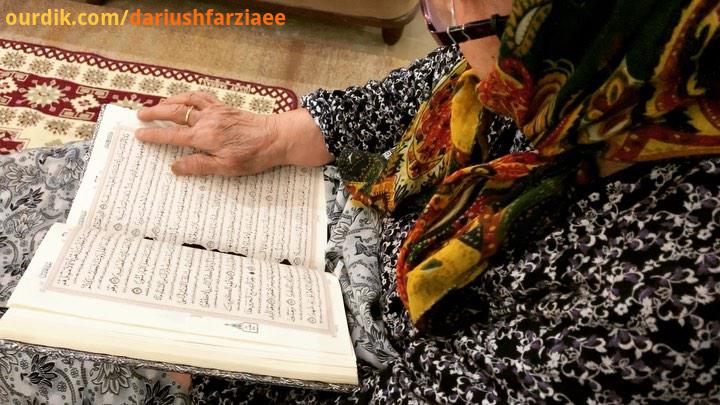 dariushfarziaee amoopoorang با تمام سادگی ازم پرسید : من که نمیتونم قرآن بخوونم اگر به آیه هاش نگاه