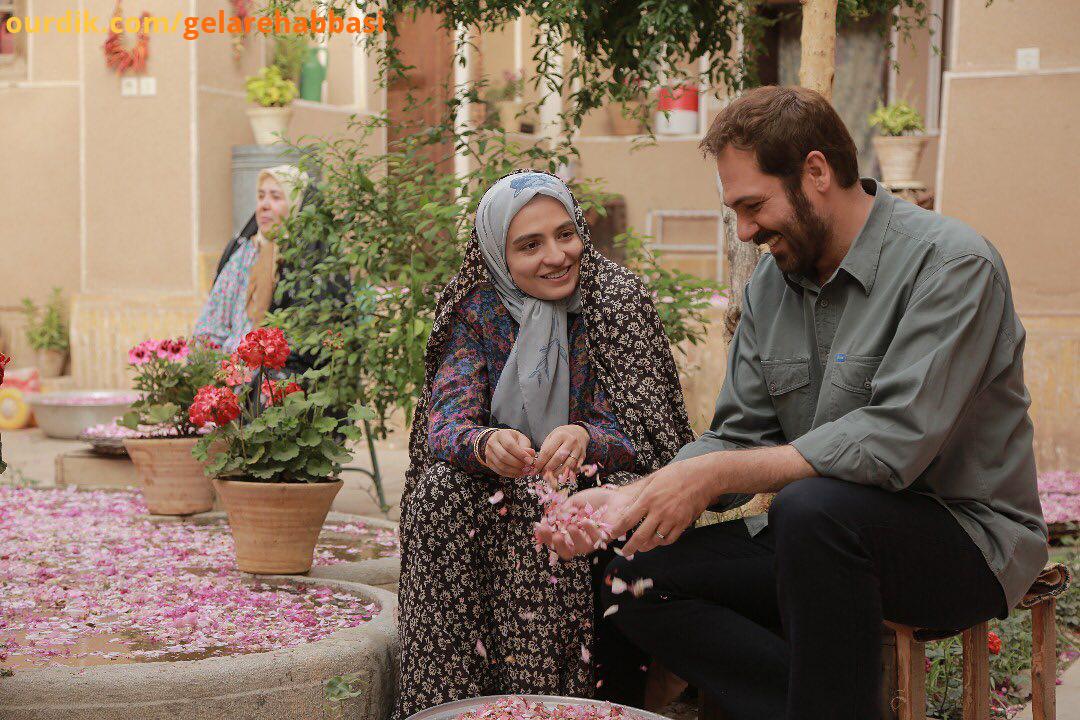 این هم قابی دیگه از روزهایی که گذشت بوی گل محمدی از تو قاب می شینه روی خاطراتم همراه با آقای کورش ته