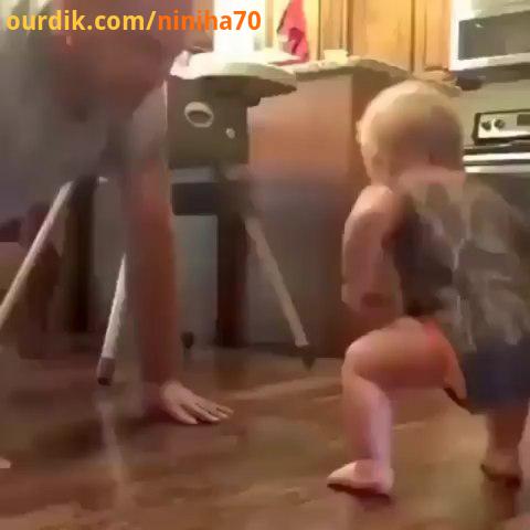 فقط اونی که با صدای تشویق حضار بیدار شد نینی مادر بچه عشق کودک نوزاد ملوس nini babyfever baby