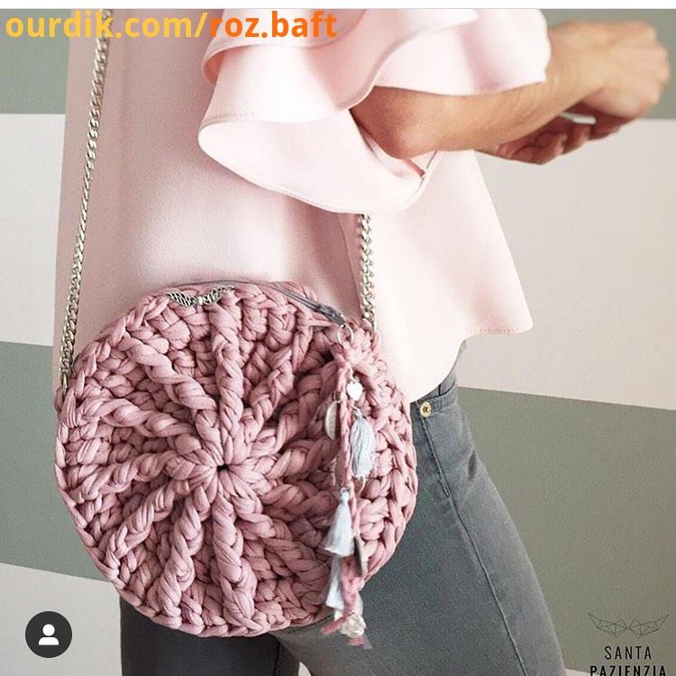 سلااااام من اومدم با یع کیف خاص? بگم که قبلا براتون مدلش رو فرستادم کوسن رزبافت اینجاس ? کیف تریکوبا