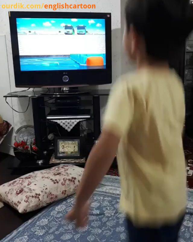 گل پسرمون که عاشق ماشینه در حال تماشای مجموعه tayo...مجموعه tayo رو از هشتگ زیر ببینید tayo englishc