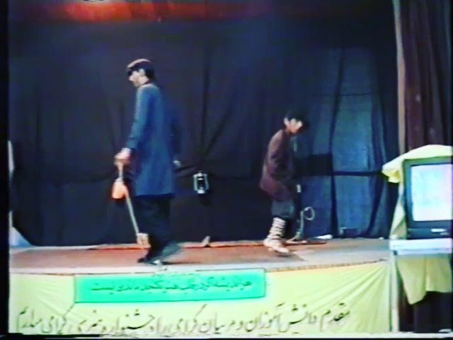 کدخدا فیلمی به دست من رسید از مسابقات تئاتر دانش آموزی در اموزش پرورش شهرستان شفت که سال هزارو سیصد