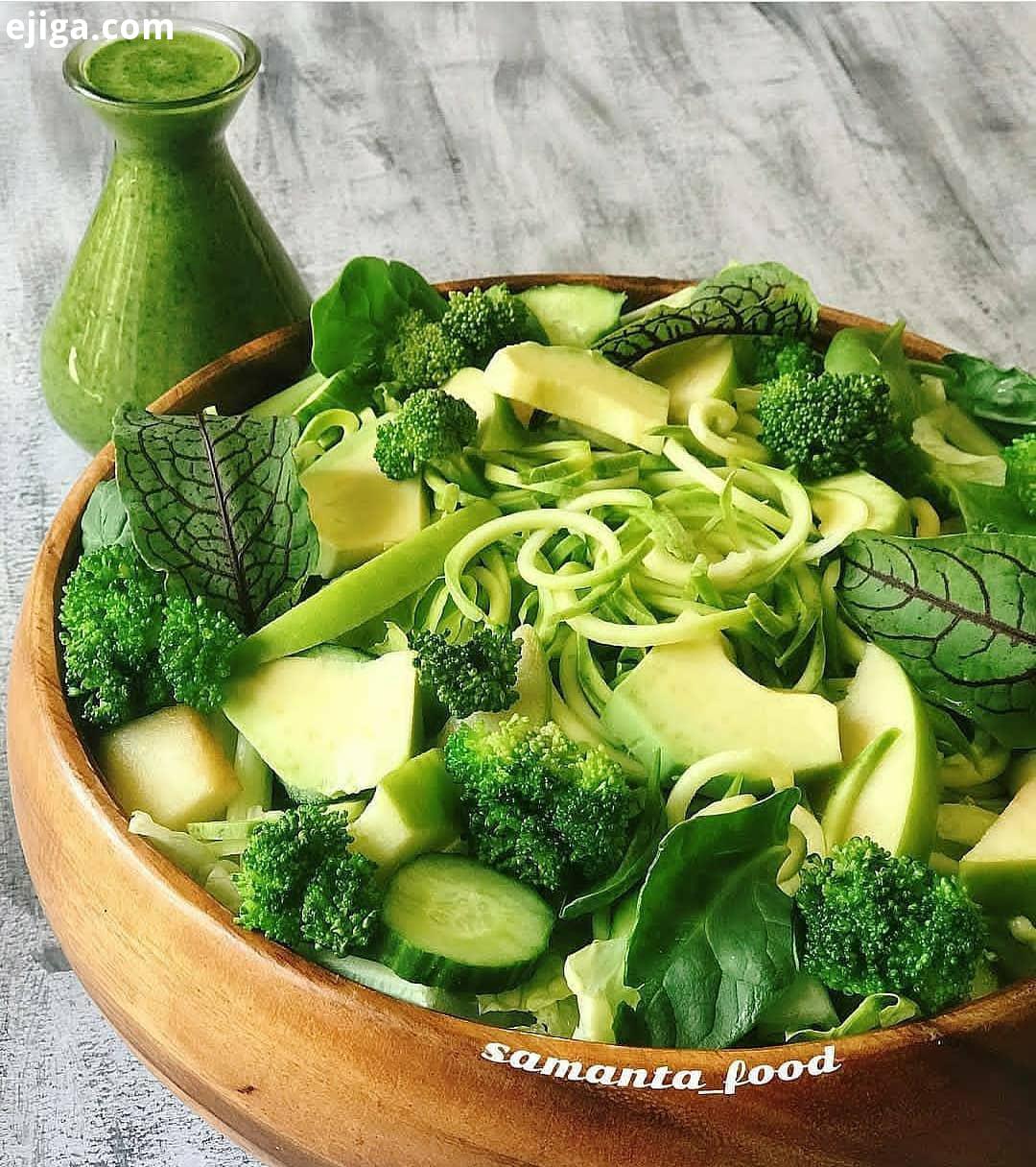 .پیجی از انواع غذاها دسرهای خوشمزه سالاد سبز با سس مخصوص سبز طرز تهیه سالاد سبز green salad کاهو