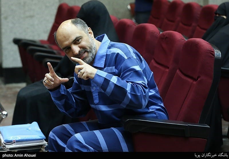.ژست متهم در حاشیه آخرین جلسه دادگاه احمدرضا لشگری پور متهم ردیف دوم پرونده شبنم نعمت زاده شبنم نعمت