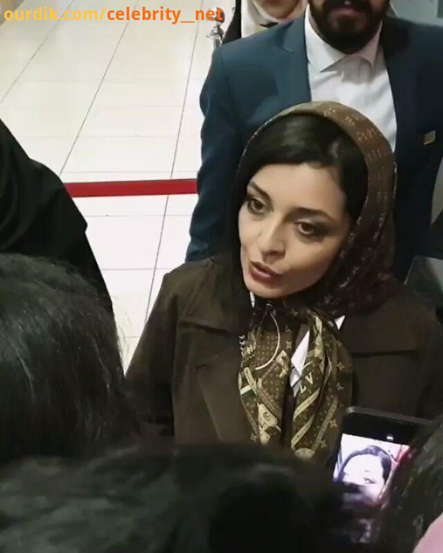 ویدئویی از ساره بیات در بین طرفداراش در اکران فیلم هزارتو