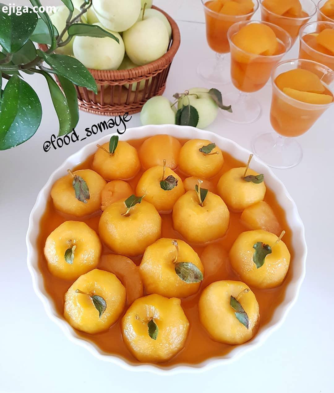 شکر بریزید ،مقدارش بستگی خودتون داره ،مدت پختشم بستگی نوع سیب داره راحت فرو رفت ینی سیبها پخته