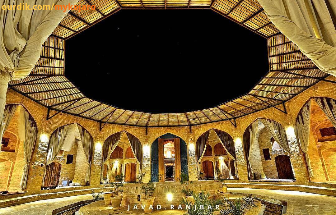 کاروانسرا یا رباط زین الدین، مهریز، یزد این کاروانسرای آجری، تنهای بنای تاریخی مدور ایران به شمار می