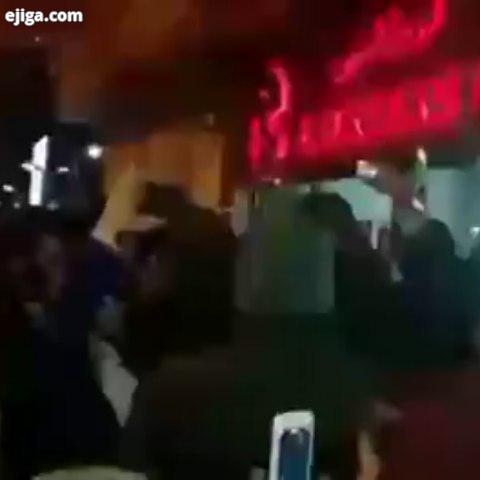تجمع دوستداران خسرو آواز ایران، در مقابل بیمارستان، سلامتی استاد آرزوی قلبی ماست
