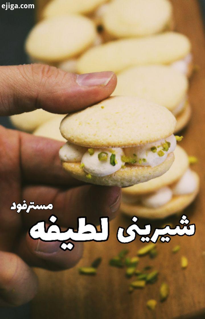 مواد لازم : آرد گرم شکر گرم تخم مرغ عدد بزرگ نمک بکینگ پودر وانیل مواد لازم خامه فرم گرف