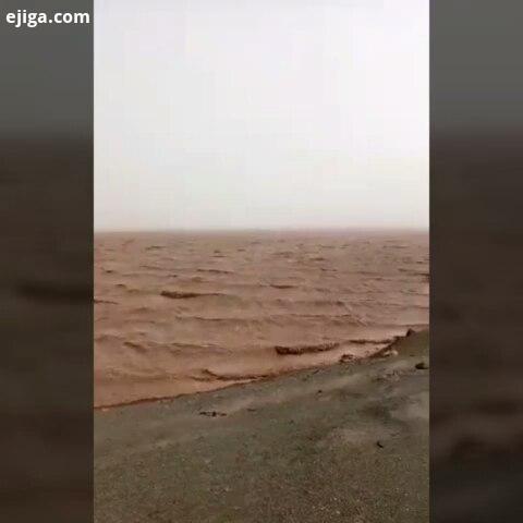 تبدیل شدن کویر به دریاچه در بارندگی های اخیر نوروز تصاویری حیرت انگیز از جاده زاهدان بم خبر فوری سیل