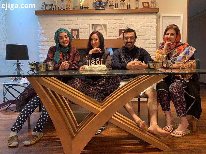 خانوما آقایون ماقرنطینه ایم میدونین دیگه یعنی مهمون نداشتیم بالا تنه رو برای عکس آماده کردیم کادر