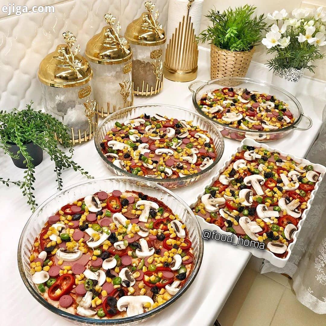 پیتزای خانگی میتونید بعد اینکه پیتزاتون آماده شد هر چیزی دوس دارید خام بریزید روی پیتزا پیتزا خونگی