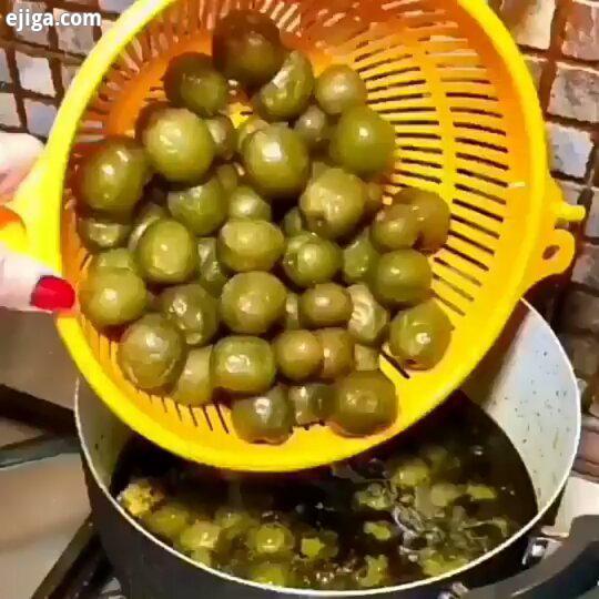 تاحالا خورش گوجه سبز خوردین..دیگه داریم به فصل گوجه سبز نزدیک میشیم واسه همین گفتم آموزشش رو واستون