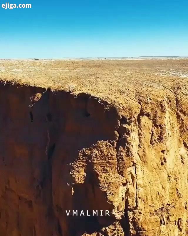 یه سری بزنیم به کویر لوت یکی آن را زبان مار می نامند تنگه ای با عمق تقریبی متر طول کیلومتر که شاید