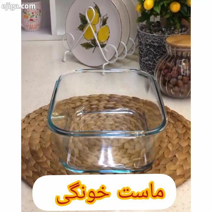 ماست خونگی ابتدا شیر را میجوشونیم جوشاندن شیر به مقدار لازم است ، دقت داشته باشید که دلیل شل بودن یا