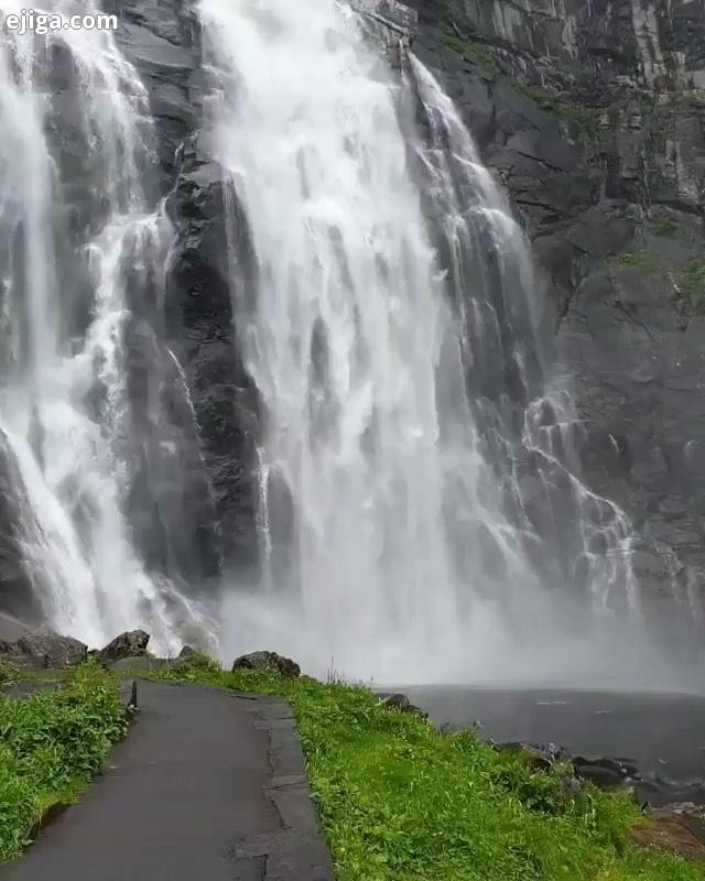 آبشار فوق العاده زیبا در نروژ...سیتی گردی رو دنبال کنید دنیارو بگردیم...گردشگری سفر