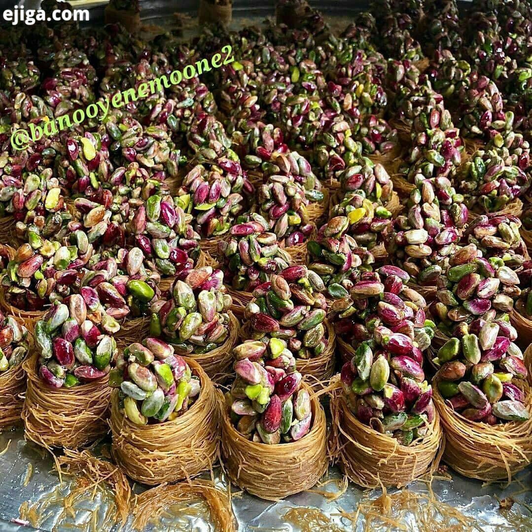 عش البلبل یک نوع باقلوای عربی هستش که مثل لانه گنجشک میمونه داخلش رو با خامه نوتلا،