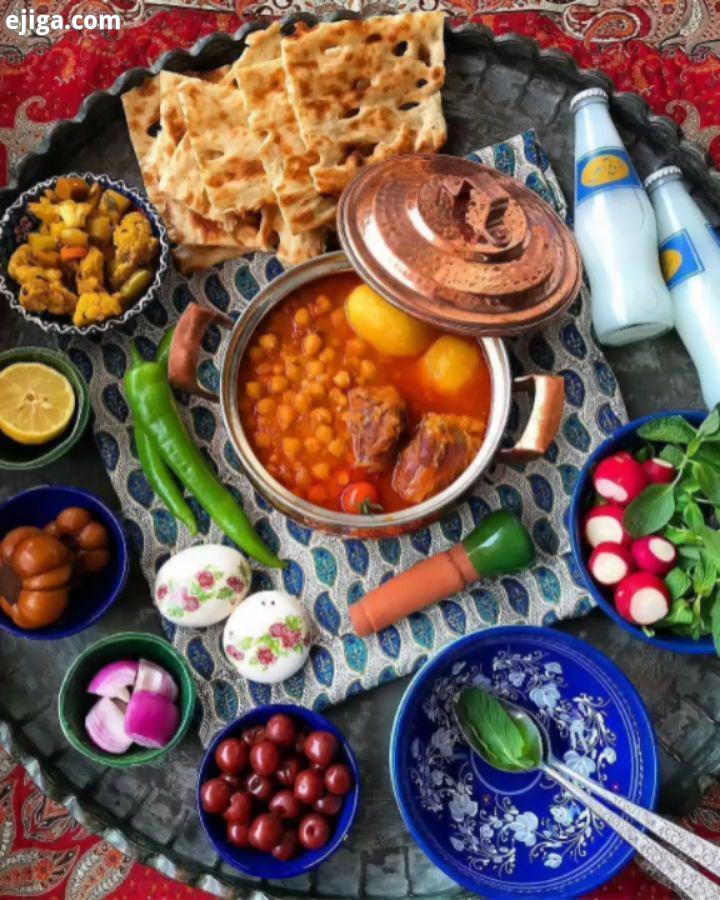 IRAN همراه ماباشید آبگوشت یا دیزی ، از غذاهای رسوم مشتی قدیمی که دورهم بودن