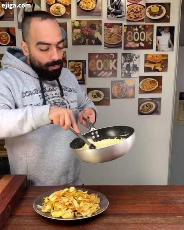 نحوه برش چیپس رو ببینید، بعد ادویه چیپس: پودر پیاز، پودر جعفری نمک سس قارچ گودا: قارچ: گرم روغن:
