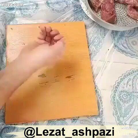 کباب برگ رستورانی راسته گوسفندی را شسته وطبق فیلم بازش کرده وباچاقوروی آن ضربه زده وطبق فیلم سیخشان