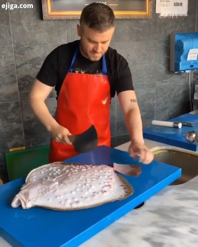 کسی اسم این ماهی که سرآشپز ترک داره درست می کنه میدونه قیافش که خیلی چندش بنظرتون خوشمزه است غذا