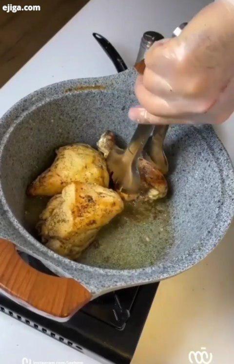 زرشک پلو با مرغ از غذاهای محبوب ما ایرانیاست که تو هر خونه ای به سبک سیاقِ مخصوص آشپزش پخته میشه..