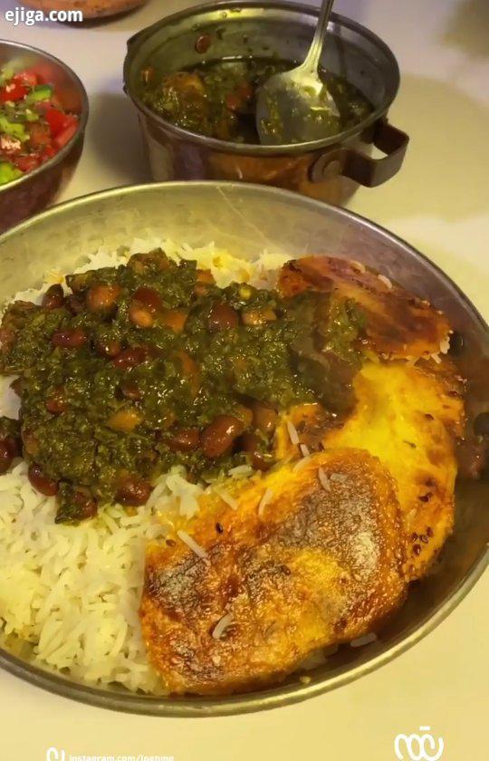 قرمه سبزی غذای اصیل ایرانی به اندازه تعداد آدم هایی که این غذا رو درست میکنن دستور پخت داره ازون