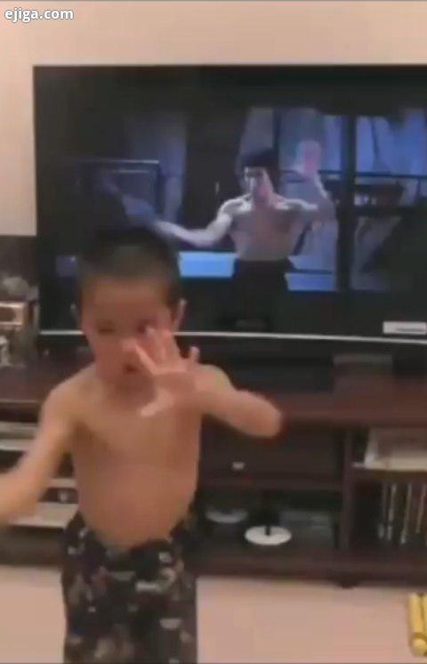 مینی بروسلی پسربچه 10 ساله ژاپنی به نام ریوسی یک بروسلی تمام عیار اما نسخه مینی آن است رزمی کاراته