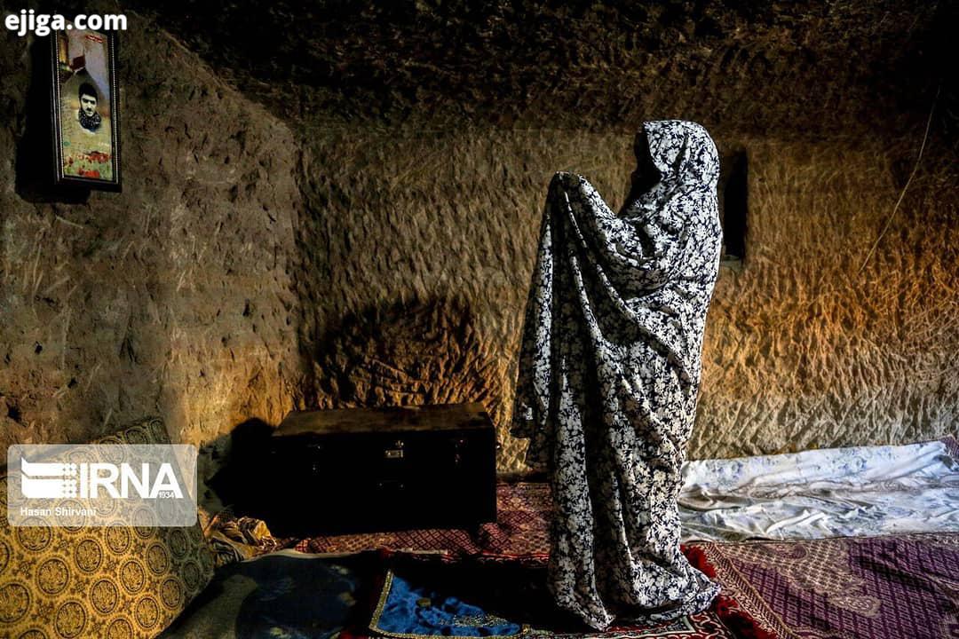 مادر سه شهید آخرین بازمانده در روستا کرمان کبری قاشق تراش مادر شهیدان حسین برزگر ، اکبر برزگر