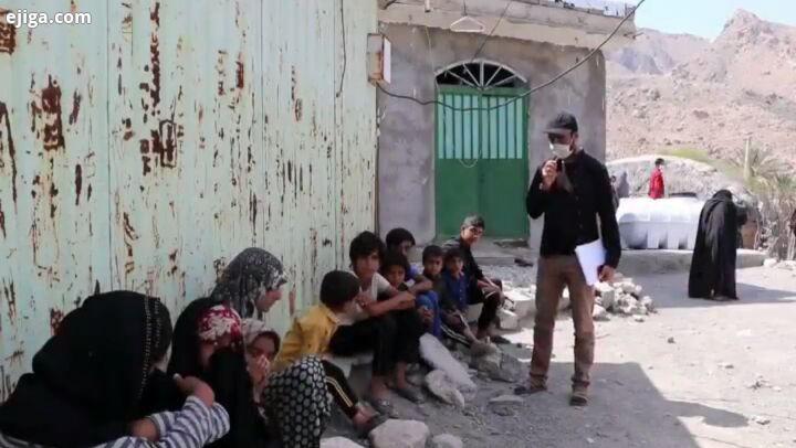 روستای آبگل در آب گل درحالی که چند روزی از بازگشایی مدارس در ایام کرونا میگذره دانش آموزان این روس