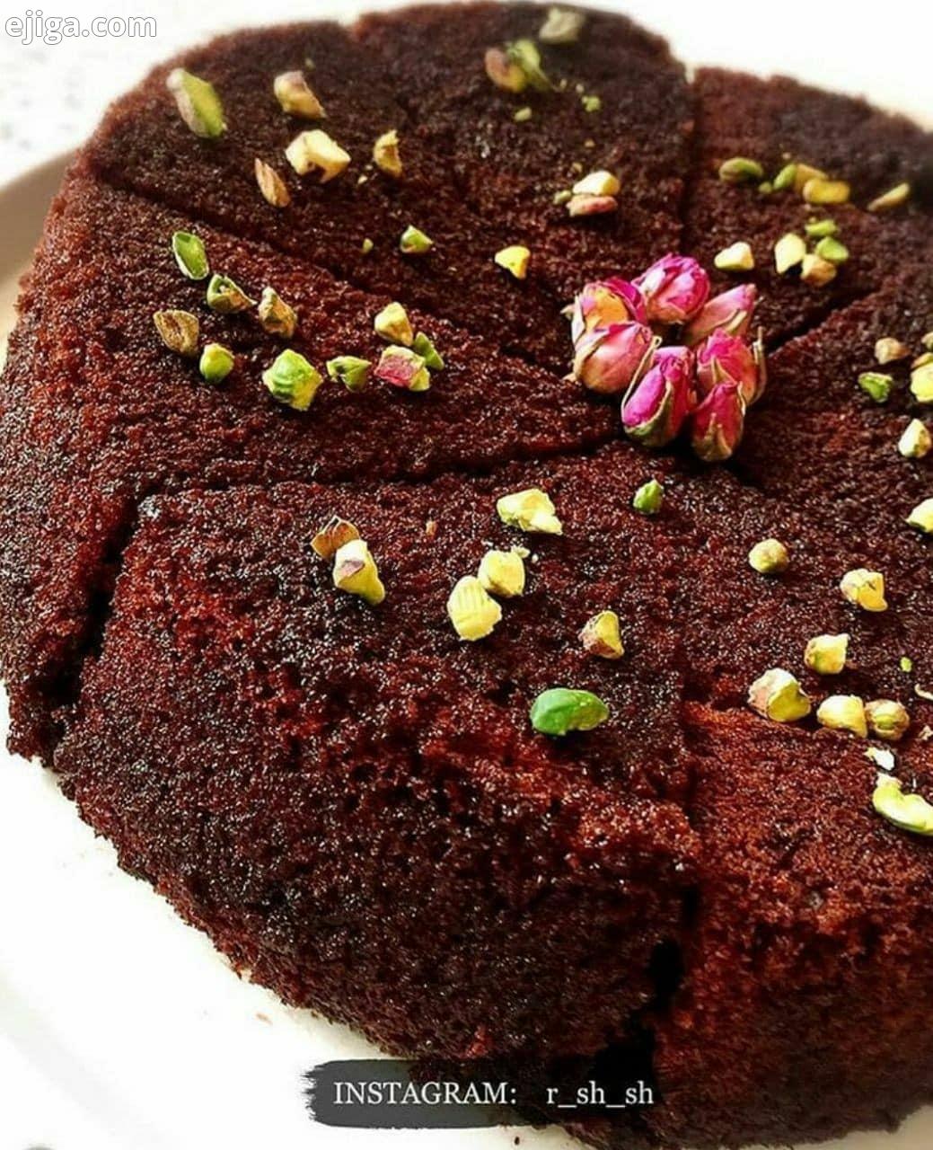 کیک خیس شکلاتی تخم مرغ 4عدد شیر 1لیوان روغن مایع 1لیوان آرد 1لیوان وانیل 1ق بکینگ پودر 1ق پودر