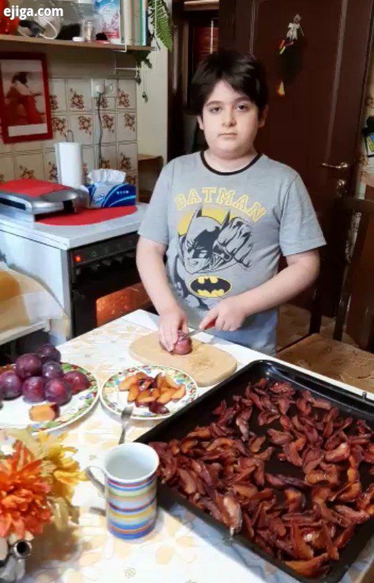 آشپزی کودکان با سر آشپز آریو از مخاطبین عزیز رادیو پل در این برنامه شف آریو روش خشک کردن آلو رو به