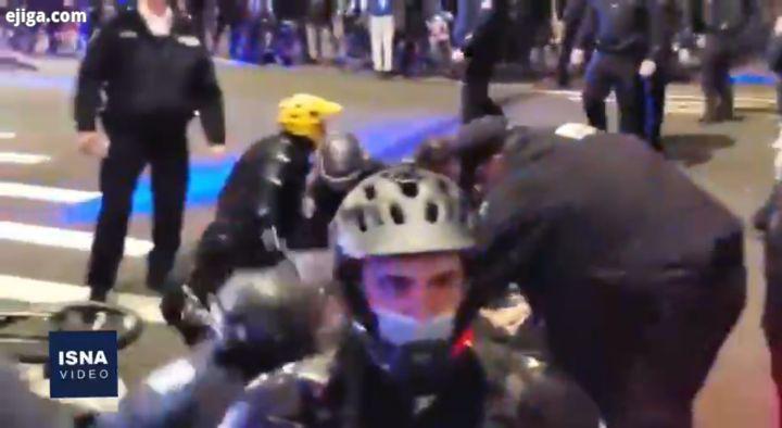 درگیری فیزیکی پلیس آمریکا با تظاهرکنندگان نیویورکی تصاویری منتشر شده در شبکه های اجتماعی از سوی کارب