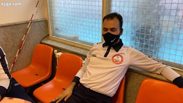 خسته اما با غیرت داورانی که در اوج مسابقات شانه از خدمت خالی نمی کنند تهران والیبال تهران والیبال ای