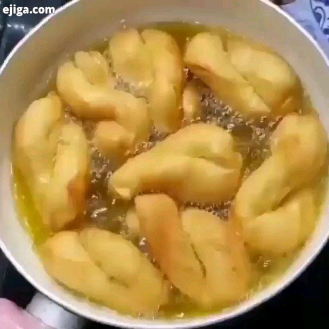 قلب بی رنگمونو قرمز کنید.: Translate: لااااام گلم من اومدم با یک لقمه نان خوشمزهه ۵۰ گرم کر