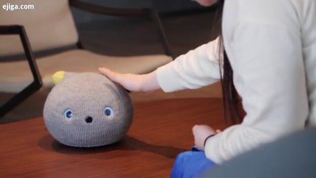 .پاناسونیک یک ربات همراه معرفی کرده که میتواند با انسان مکالمه کند به لمس شدن واکنش نشان دهد ظاهر رب