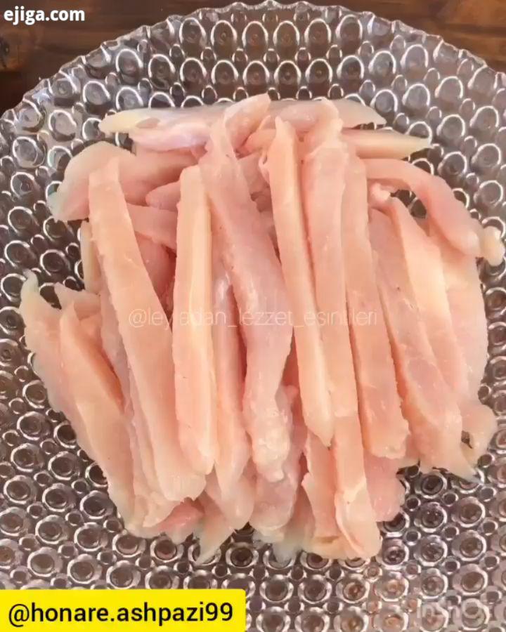 .کلی بزارید انگیزه بگیرم?? ? فیله مرغ سوخاری ?طرز تهیه 500 گرم سینه مرغ را به صورت نوارهای طولانی بر