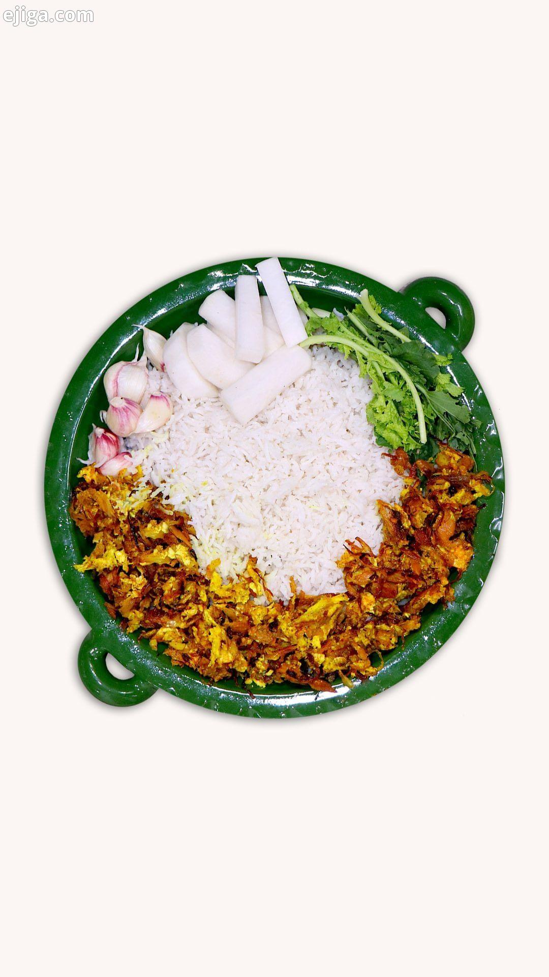 ماهی مرغانه برنج ایرانی پیمانه روغن حیوانی ماهی دودی قطعه تخم مرغ عدد پیاز درشت عدد زردچوبه فلفل سیا